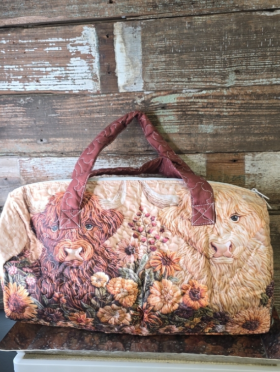 Handbags - Quilted Floral Highland Cow Tote Bag in Rust, NEW